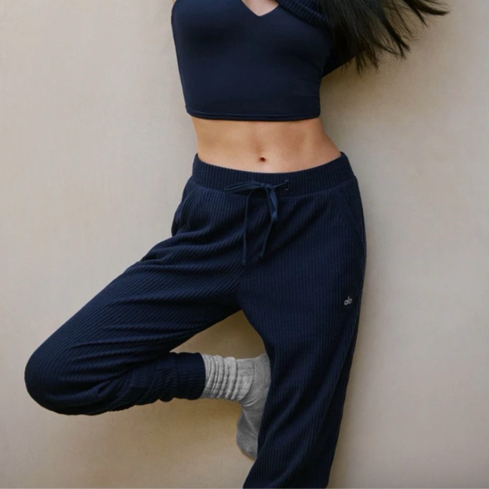 ALO Muse Sweatpant navy XS - Picture 3 of 3